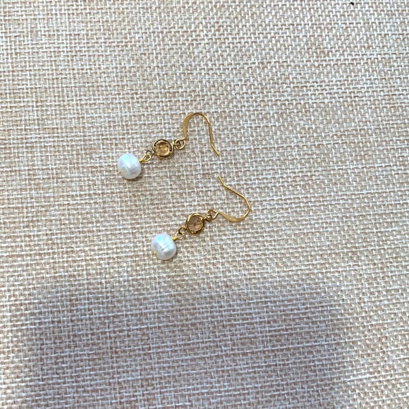 Golden glass earrings and freshwater pearls - Picture 3 of 3